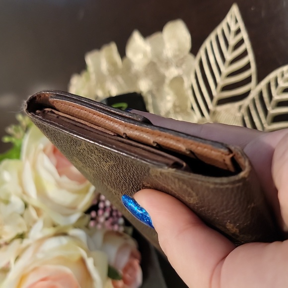 Authentic Louis Vuitton Sarah trifold wallet - Picture 3 of 9